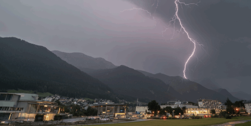 Gefahr vor Unwetter - Smart Home Technik Pongau